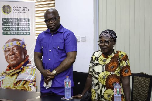 Asanteman-UK-Cash-Donation-to-Manhyia-Hospital-2