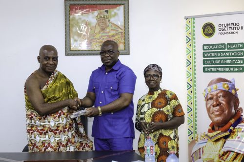 Asanteman-UK-Cash-Donation-to-Manhyia-Hospital-4