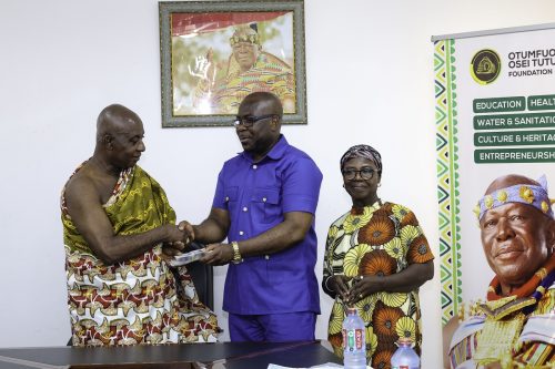 Asanteman-UK-Cash-Donation-to-Manhyia-Hospital-5